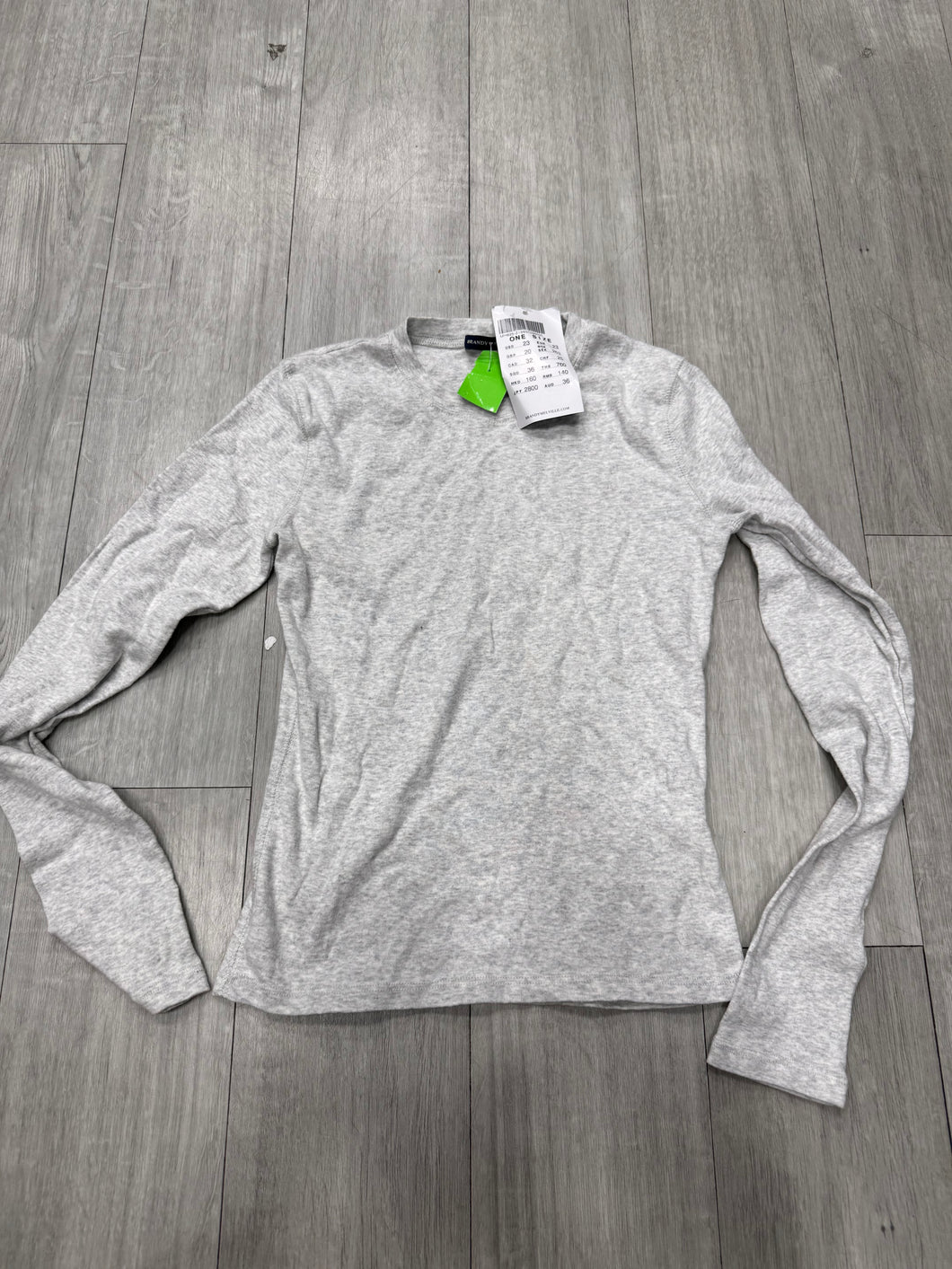 Brandy Melville Long Sleeve T-Shirt Size Extra Small nwt 6799