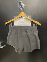 Load image into Gallery viewer, Lulu Lemon Shorts Size Small 4644
