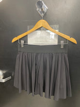Load image into Gallery viewer, Tna Athletic Skirt Short Size Medium 4680

