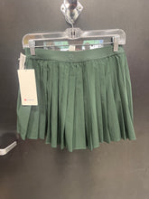 Load image into Gallery viewer, NWT Lulu Lemon Athletic Shorts Size 7/8
