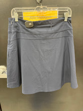 Load image into Gallery viewer, Athleta Athletic Shorts Size 3/4 394
