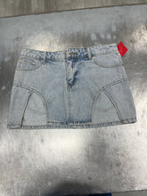 Load image into Gallery viewer, Edikted Short Skirt Size Medium 976
