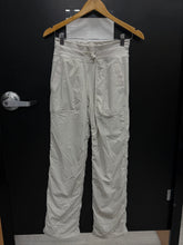 Load image into Gallery viewer, Lululemon Athletic Pants Size 4 0095
