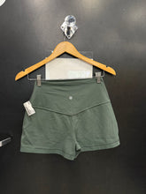 Load image into Gallery viewer, Lululemon Athletic Shorts Size 4 0130
