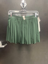 Load image into Gallery viewer, NWT Lulu Lemon Athletic Shorts Size 7/8
