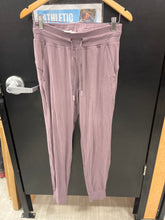 Load image into Gallery viewer, Lululemon Athletic Pants Size Medium

