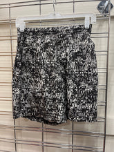 Load image into Gallery viewer, Lulu Lemon Athletic Shorts Size Small
