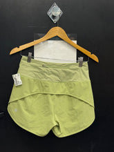 Load image into Gallery viewer, Lululemon Athletic Shorts Size 4 0140
