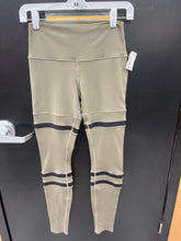 Load image into Gallery viewer, Alo Athletic Pants Size Small
