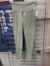 Load image into Gallery viewer, Tna Athletic Pants Size Extra Small 926
