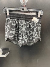 Load image into Gallery viewer, Lulu Lemon Athletic Shorts Size 3/4
