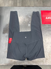 Load image into Gallery viewer, Lulu Lemon Athletic Pants Size 6
