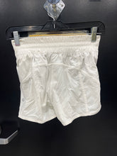 Load image into Gallery viewer, Lululemon Athletic Shorts Size 3/4 467

