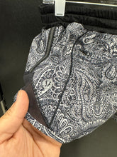 Load image into Gallery viewer, Lulu Lemon Athletic Shorts Size 4 4946
