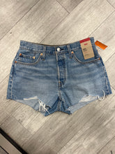 Load image into Gallery viewer, Levi Shorts Size 5/6 8473
