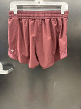 Load image into Gallery viewer, Lulu Lemon Athletic Shorts Size Medium 5750
