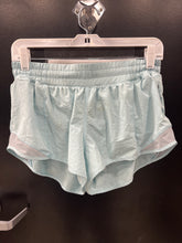 Load image into Gallery viewer, Lulu Lemon Athletic Shorts Size 9/10 4209
