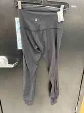 Load image into Gallery viewer, Lulu Lemon Athletic Pants Size 3/4 (27)
