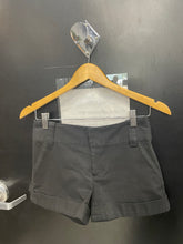 Load image into Gallery viewer, Alice &amp; Olivia Shorts Size 2 4720
