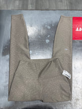Load image into Gallery viewer, Alo Athletic Pants Size Small
