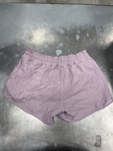 Load image into Gallery viewer, Lulu Lemon Athletic Shorts Size 6 2098
