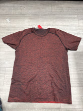 Load image into Gallery viewer, Lulu Lemon Athletic Top Size Small
