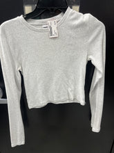 Load image into Gallery viewer, Tna Long Sleeve Top Size Medium 564
