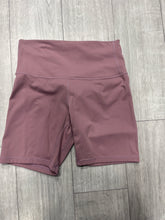 Load image into Gallery viewer, Lululemon Athletic Shorts Size 5/6
