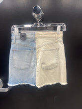 Load image into Gallery viewer, Alice &amp; Olivia Short Skirt Size 0
