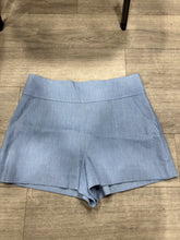 Load image into Gallery viewer, Alice &amp; Olivia Shorts Size 5/6
