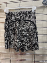 Load image into Gallery viewer, Lulu Lemon Athletic Shorts Size Small
