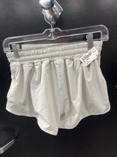 Load image into Gallery viewer, Lulu Lemon Athletic Shorts Size 3/4 0799
