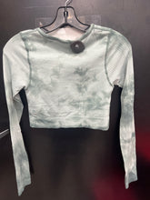 Load image into Gallery viewer, Lulu Lemon Athletic Top Size Small
