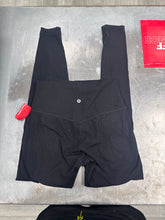 Load image into Gallery viewer, Lulu Lemon Athletic Pants Size 6
