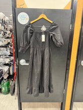 Load image into Gallery viewer, Sim + Sam Maxi Dress Size Small
