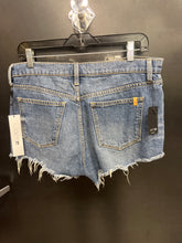 Load image into Gallery viewer, NWT Joe's Jeans Shorts Size 3/4
