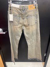 Load image into Gallery viewer, NWT BDG Denim Size 30
