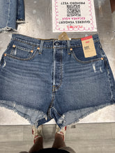 Load image into Gallery viewer, Levi Shorts Size 13/14
