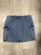 Load image into Gallery viewer, Bp Short Skirt Size Extra Small
