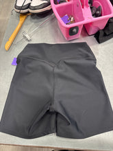 Load image into Gallery viewer, Alo Athletic Shorts Size Small
