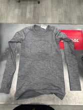 Load image into Gallery viewer, Lulu Lemon Athletic Top Size 8
