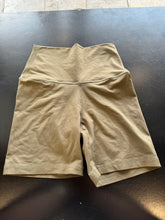 Load image into Gallery viewer, Set Active Athletic Shorts Size Small
