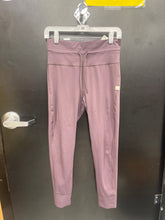 Load image into Gallery viewer, Vuori Athletic Pants Size Medium
