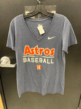 Load image into Gallery viewer, Nike T-shirt Size Medium
