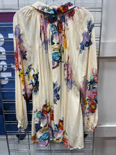 Load image into Gallery viewer, Free People Long Sleeve Top Size Extra Small
