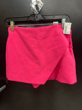 Load image into Gallery viewer, Zara Shorts Size Small 030
