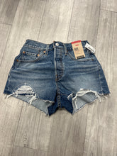 Load image into Gallery viewer, Levi Shorts Size 2 8461
