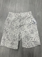 Load image into Gallery viewer, Lulu Lemon Athletic Shorts Size 4
