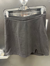 Load image into Gallery viewer, Princess Polly Short Skirt Size 5/6

