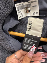 Load image into Gallery viewer, Vuori Outerwear Size Extra Small

